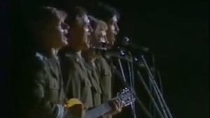 Несе Галя воду