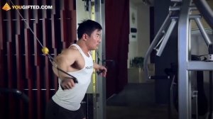 Как накачать грудные мышцы - сведение рук в кроссовере