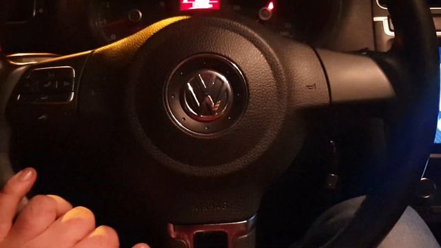 стук при резком повороте руля на запущенной машине стоя на месте смотреть онлайн