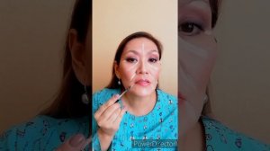 Рисуем консиллером "ёлочку" для лифтинга эффекта.