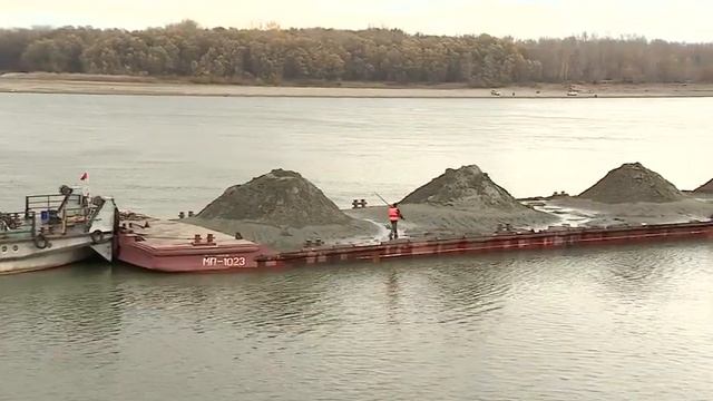 Рекордное количество грузов перевезли в этом году по реке смотреть онлайн