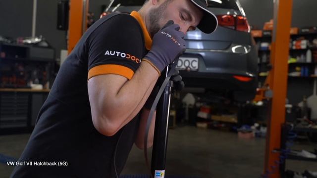 Kaip pakeisti galas amortizatoriai VW GOLF 7 [AUTODOC PAMOKA] смотреть онлайн
