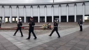 Почетный караул у Огня Памяти и Славы на Поклонной горе