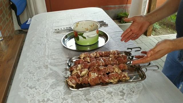 Сочный шашлык в тандыре , овощи на гриле . Тандыр Семейный куриные крылышки в тандыре.