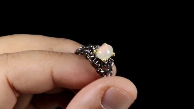 Серебряное дизайнерское кольцо с натуральным радужным опалом арт. 33553 смотреть онлайн