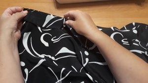 Раскрой и пошив юбки из шелка по косой без выкройки и расчетов.mp4