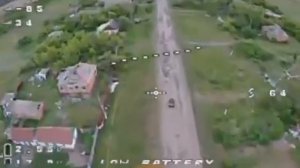 Украинский FPV-дрон попытался поразить наших военнослужащих на квадроцикле.