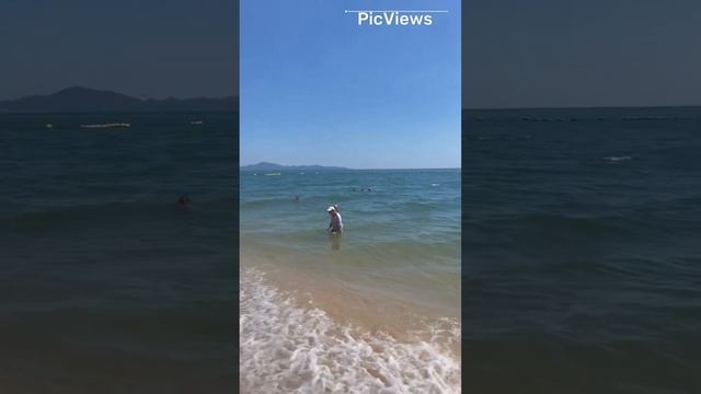 Паттайя. Пляж Пратамнак. Таиланд. Обстановка на пляже море и погода сегодня 20 декабря 2023. Погода