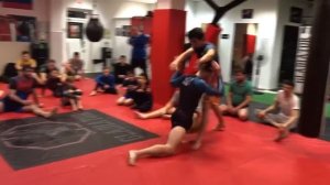 Подсобное упражнение для прохода в ноги.GLADIATOR