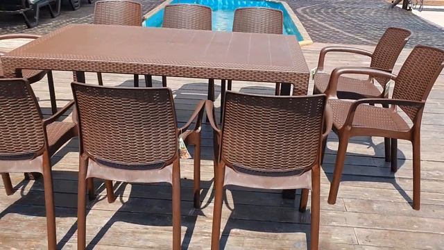Стол Стулья Пластик Ротанг #ротанг, #мебельизротанга, #мебельдлякафе