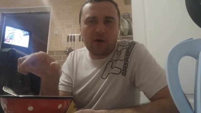 Выжить на 2000 рублей в месяц. день 14 .Готовим жареную ставридку. смотреть онлайн