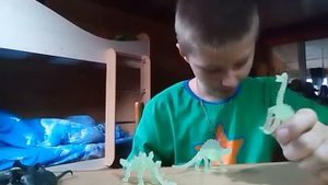 Моя коллекция фигурок и карточек боевых динозавров
