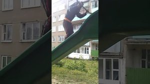 Мальчик упал