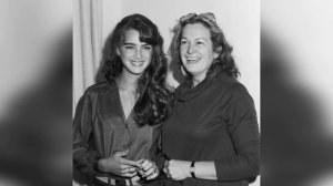 Как изменилась девочка из "Голубой лагуны" 42 года спустя?