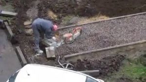 TEREX в работе (Часть 5). Распил бордюрного камня. Дорожка из щебня с бордюром