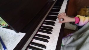 маленькой ёлочке( пианино)