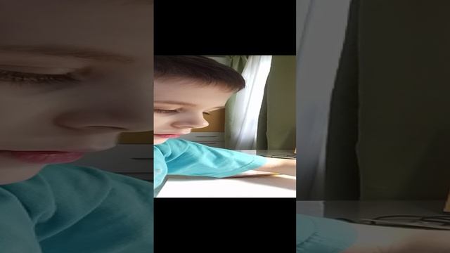 клеим наклейки
