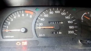 Как определить заряжает ли генератор Daewoo Nexia аккумулятор без приборов.