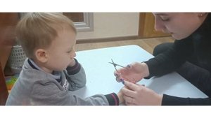 Как научить ребенка спокойно относиться к стрижке ногтей? Часть 2.