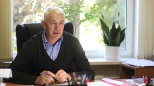 За забором. В городе устанавливают ограждения вдоль дорог