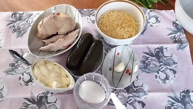 Два салата с курицей/Two salads with chicken смотреть онлайн
