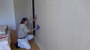 Поклейка обоев.  Начало.  Старый панельный дом.