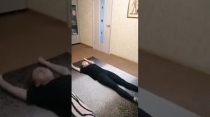 Упражнения лежа на животе и спине