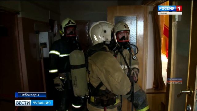 Сотрудники МЧС отработали навыки тушения пожара в здании ГИБДД в Чебоксарах смотреть онлайн