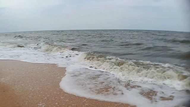 На берегу Азовского моря 19 мая 2023//домики, палатка// медузы? Голубицкая, Пересыпь