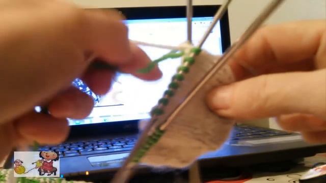 Копия видео "#Вязание_спицами #Детские_носочки #Ленивый_Жаккардовый_Узор. Вязание на пяти спицах"