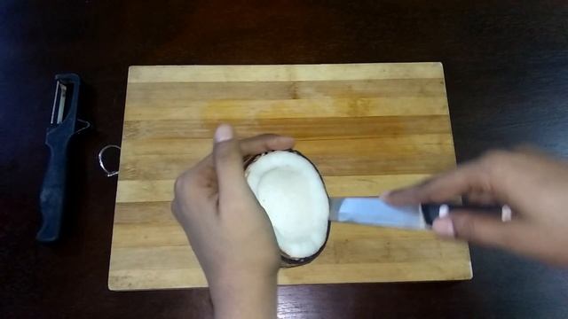Secret method of removing Coconut Flesh from Shell | Coconut Collecting Tips | Narkel Korono смотреть онлайн