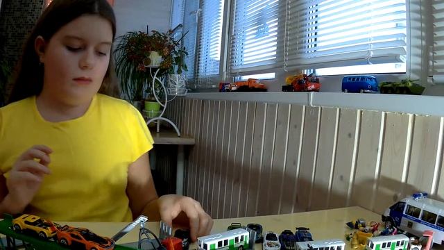 Маленькие металлические машинки модельки