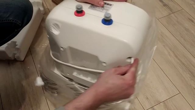 Распаковка — Накопительный водонагреватель Ariston Andris R 10 смотреть онлайн