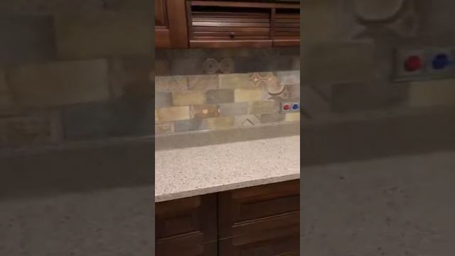 Столешница из искусственного камня с островной мойкой / Artificial stone countertop with island sin