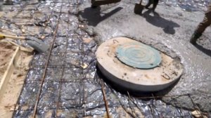 Заливка бетонной площадки заезда