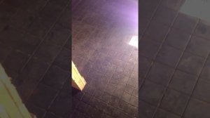 Укладка плитки в бане со сливом в центре