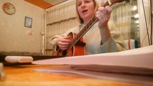 Красивая песня под гитару,А над речкой туман белый белый