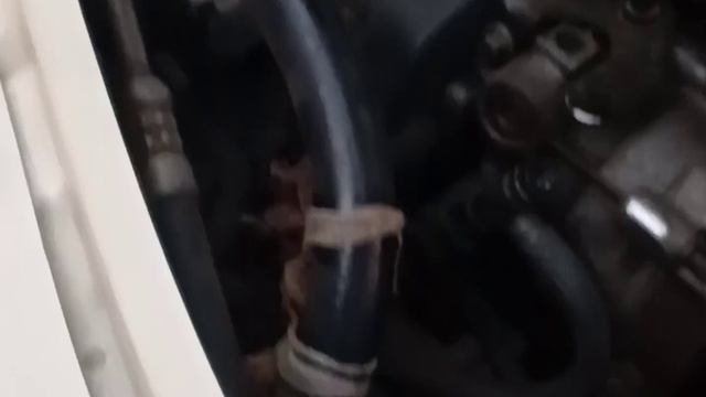 Basic service to the Mahindra Logan or Verito doing in the home DIY oil change oil ac air filter смотреть онлайн