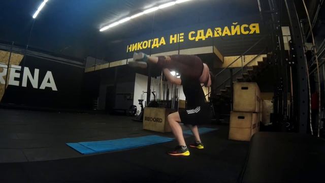 Вариация трастеров с человеком или как использовать девушку вместо штанги?♀ смотреть онлайн