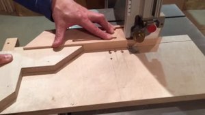 Прижимы для фрезерного стола. Featherboard for router table.