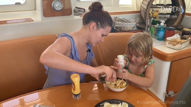 ГОТОВИМ НА ЯХТЕ LAGOON 380. ПАСТА ПРИМАВЕРА И ФАРШИРОВАННЫЕ ЯЙЦА С ЛОСОСЕМ смотреть онлайн