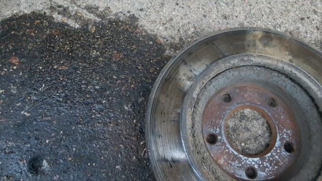 Замена переднее тормозные диски и колодки на NISSAN QASHQAI +2 J-10. смотреть онлайн