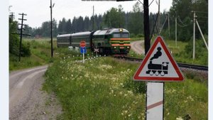 Предупреждающие дорожные знаки: Железнодорожный переезд без шлагбаума