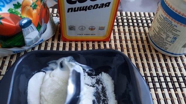 СКРАБ ДЛЯ ТЕЛА ИЗ СОЛИ, СОДЫ И СМЕТАНЫ