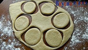 Сочники с творожной начинкой/Пирожки открытые из песочного теста