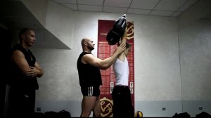 Тренировка дома и на турнике - Видео упражнения с сумкой СэндБег. Фитнес дома.