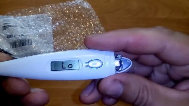 Цифровой градусник для измерения температуры тела, распаковка термометра из Китая смотреть онлайн