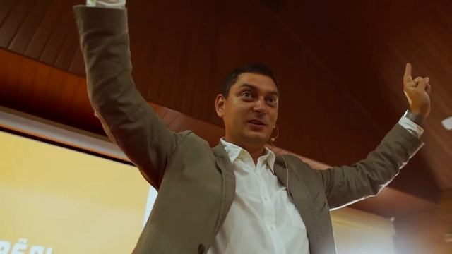 Максим Комбат Батырев покоряет Индию смотреть онлайн