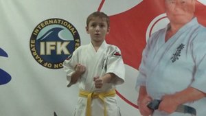 Татэ цуки на месте. Кихон 8 кю Киокусинкай