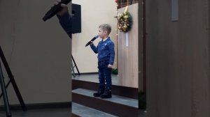 Поёт маленький мальчик.  Никита Кавалеров